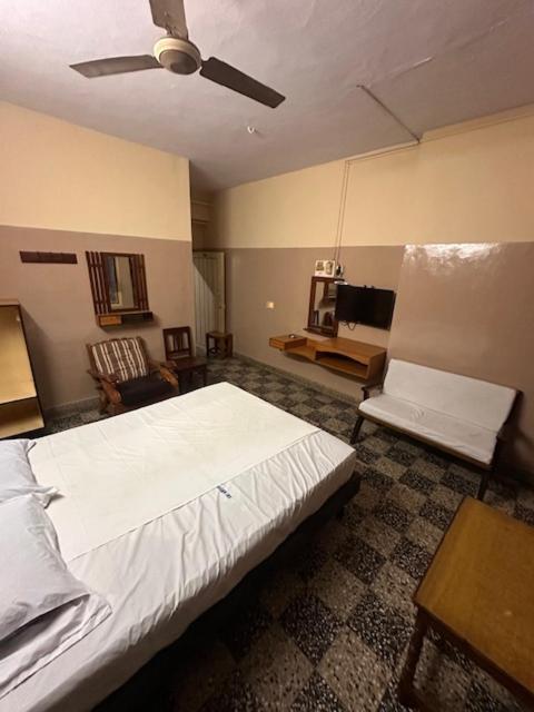 Отель Sri Krishna Residency Веллуру Экстерьер фото