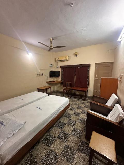 Отель Sri Krishna Residency Веллуру Экстерьер фото